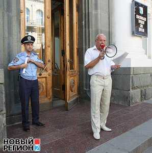 Горсовет Севастополя пикетировали противники учений НАТО «Си Бриз»