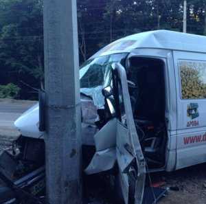 На трассе Столица Крыма-Алушта спасатели вырезали водителя из разбитой машины