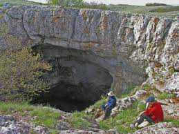 В Крыму мать с сыном упали в пещеру: ребенок в реанимации