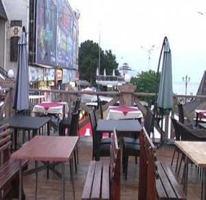 На набережной Алушты дважды закрыли нелегальный ресторан