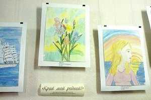 В Детской библиотеке им. Орлова открылась выставка рисунков юных крымчан