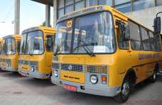 Директора 36 крымских школ получили ключи от школьных автобусов