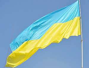 Над Севастополем водрузили гигантский украинский флаг, подаренный Тернополем