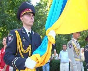 В Симферополе торжественно отметили День государственного флага
