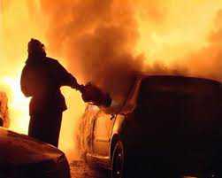 В Крыму иномарка врезалась в дерево и сгорела: погиб водитель