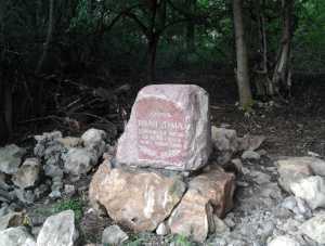 Памятник леснику-герою