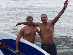 Крымский депутат, увлекшись серфингом, блеснул голым торсом