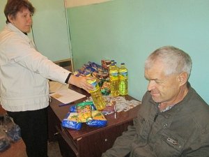 В Евпаторийском терцентре поздравили пенсионеров и ветерановс наступающим Днем пожилого человека