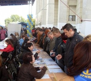 На ярмарку вакансий в Столице Крыма пришло 11 тыс. человек