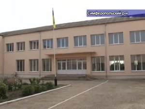 Народный депутат Украины Борис Дейч сделал подарки в честь юбилеев двух школ Симферопольского района