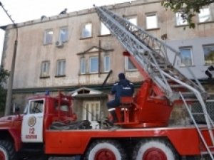 Замыкание проводки могло поджечь крымскую трехэтажку