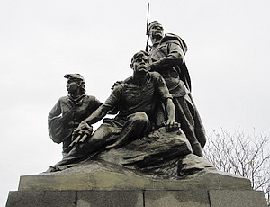 В Севастополе на пожертвования отреставрировали памятник героям-комсомольцам