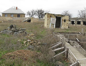 В Столице Крыма сгорел сарай на территории скандального татарского самозахвата