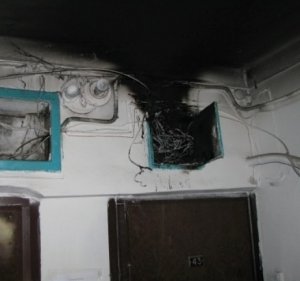 Из-за загоревшейся проводки в Ялте эвакуировали 58 жильцов многоэтажки