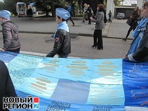 В Севастополе День освобождения Украины от гитлеровцев отметили без бело-голубой символики