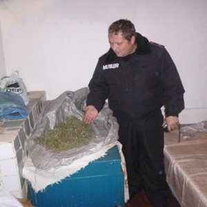 Благодаря взаимодействию с местным населением крымские участковые раскрыли угон мопеда и выявили «наркодельца»