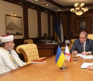 Глава Совета Министров встретился с лидером мусульман Крыма из-за мечетей