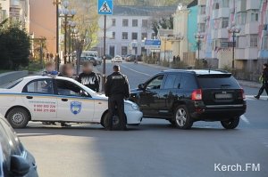 В Керчи одновременно произошли две аварии, одна с участием милиции