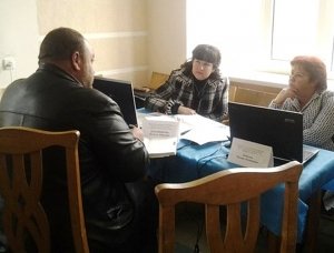 27 жителей Школьного получили услуги «мобильного социального офиса»