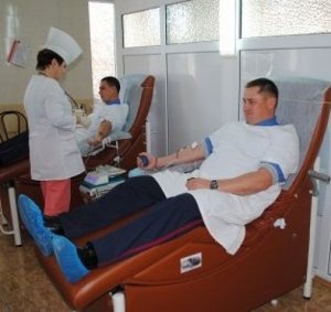 Полторы сотни инспекторов ГАИ в Крыму сдали кровь для потерпевших в авариях