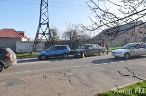 В Керчи перед светофором Волга ударила Опель