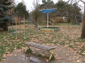 Власти Симферополя призывают остановить варварство на детских площадках