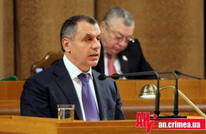 Крымский парламент в срочном порядке обратится к Януковичу