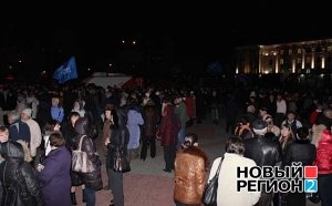 В Симферополе снова собрали чиновников на митинг против европейской заразы