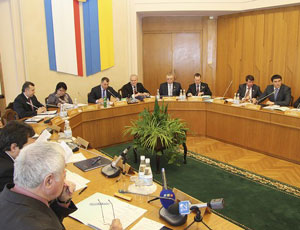 Руководство парламента Крыма просит Януковича интегрироваться в Таможенный союз