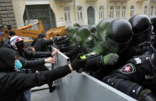 Беспорядки в Киеве отпугнут от Украины туристов и инвесторов