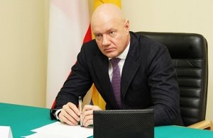 Глава бюджетной комиссии крымского парламента Виталий Нахлупин провел приём граждан