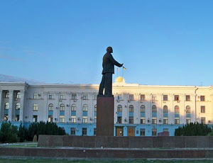 Крымская «Свобода»: Памятник Ленину в Столице Крыма могли бы снести и нынешние власти