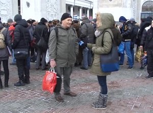 Около 3-х тысяч крымчан отправились в Киев в поддержку президента страны