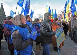 Крымчан обещают ежедневно возить в Киев на митинги за Януковича