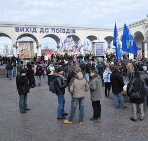 Группа жителей Крыма отправилась в Киев поддержать Президента
