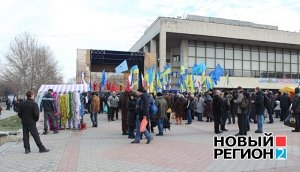 Крымские «регионалы» отправили в Киев очередную тысячу сторонников президента
