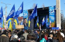В Киев с лозунгами «Украина – не майдан» уехала ещё тысяча крымчан
