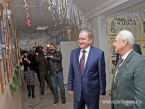 Могилёв пополнил библиотеку симферопольской гимназии