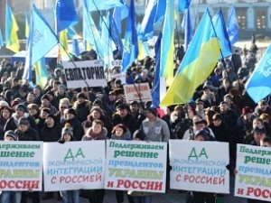 На митинг «Сохраним Украину» выехала ещё тысяча крымчан