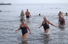 В Евпатории «моржи» открыли купальный сезон