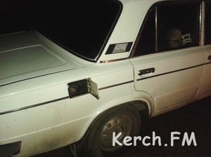В Керчи братья слили из машин более 100 литров бензина