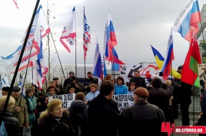 Агрессивные сторонники «Русского единства» встали на защиту крымской хатынки журналиста Дмитрия Киселева