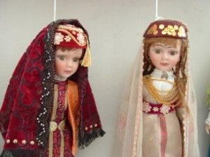Ковры, куклы и роспись на стекле — выставка в Крыму (фото)