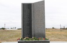 В Крыму вандалы повредили курган и разрушили памятник депортированным