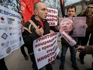 В Крыму прошёл митинг за законы о защите безопасности граждан