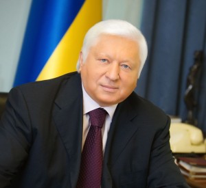 Генпрокурор Пшонка назвал столкновения на Грушевского преступлением против государства