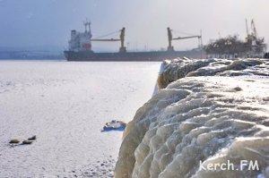 Непогода надолго заморозила движение в Керченском проливе