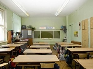 Зима закрыла почти половину крымских школ