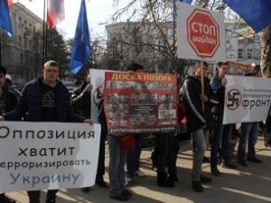 В Симферополе заглушили митинг сторонников евромайдана