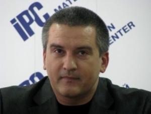 Аксенов призвал власти Украины срочно принять жесткие меры к радикалам